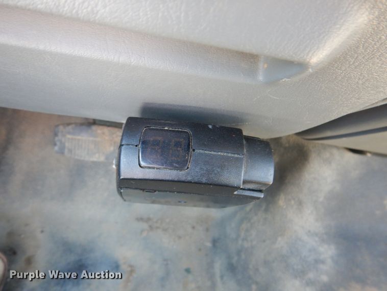 image for item DK5582 2006 Ford F350 Super Duty XL  utility bed pickup truck