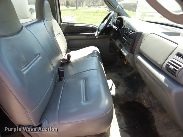 image for item DK5582 2006 Ford F350 Super Duty XL  utility bed pickup truck