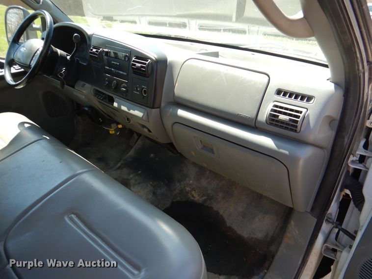 image for item DK5582 2006 Ford F350 Super Duty XL  utility bed pickup truck