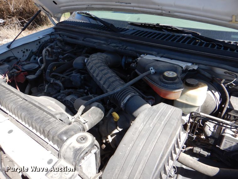 image for item DK5582 2006 Ford F350 Super Duty XL  utility bed pickup truck