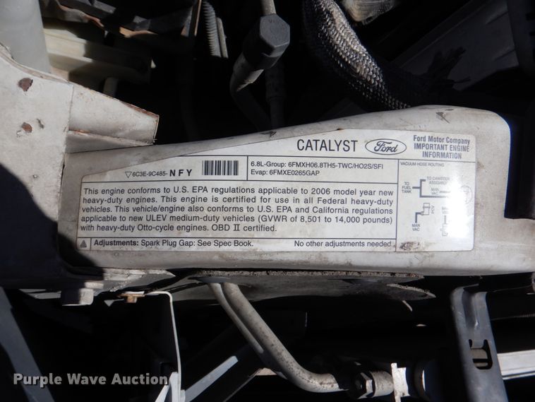 image for item DK5582 2006 Ford F350 Super Duty XL  utility bed pickup truck