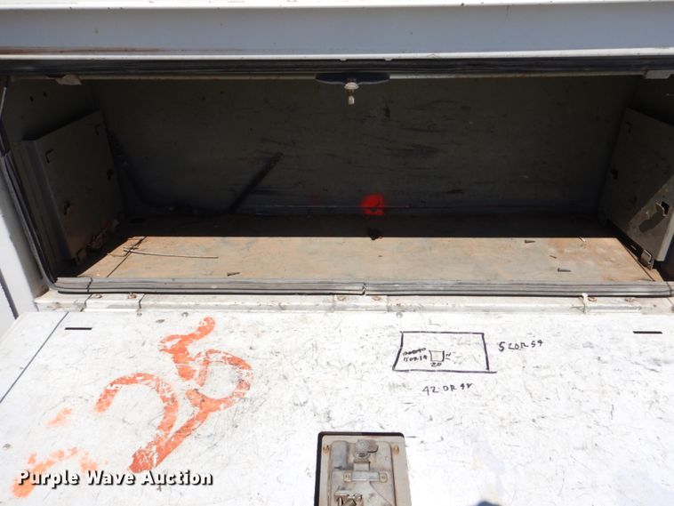 image for item DK5582 2006 Ford F350 Super Duty XL  utility bed pickup truck