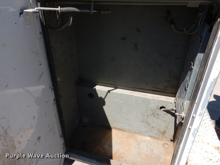 image for item DK5582 2006 Ford F350 Super Duty XL  utility bed pickup truck