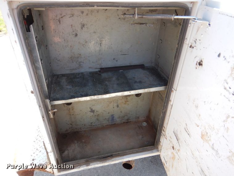 image for item DK5582 2006 Ford F350 Super Duty XL  utility bed pickup truck