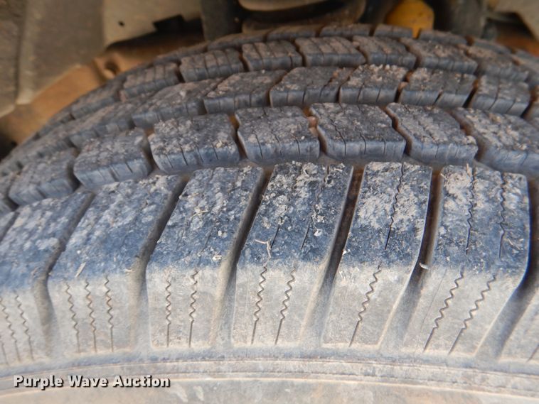 image for item DK5582 2006 Ford F350 Super Duty XL  utility bed pickup truck