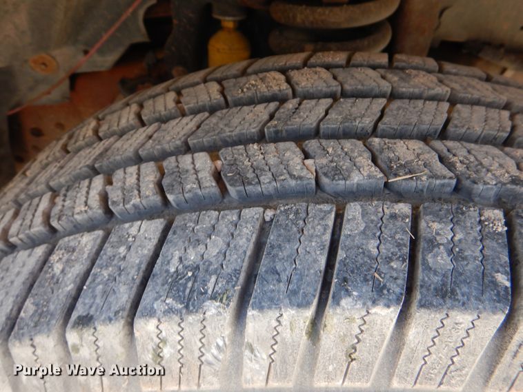 image for item DK5582 2006 Ford F350 Super Duty XL  utility bed pickup truck