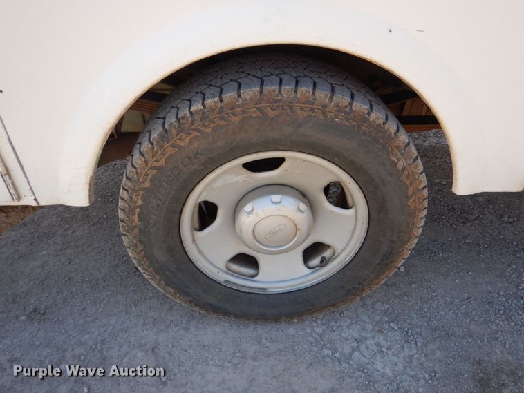 image for item DK5582 2006 Ford F350 Super Duty XL  utility bed pickup truck