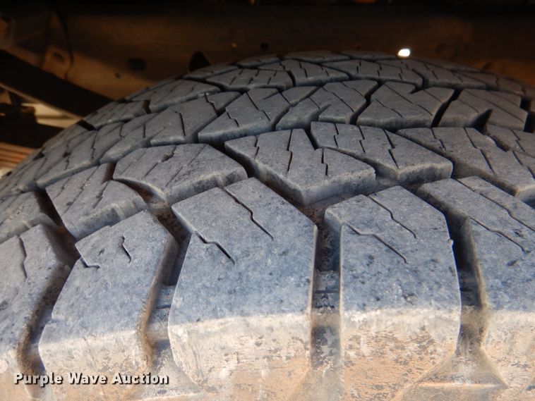 image for item DK5582 2006 Ford F350 Super Duty XL  utility bed pickup truck