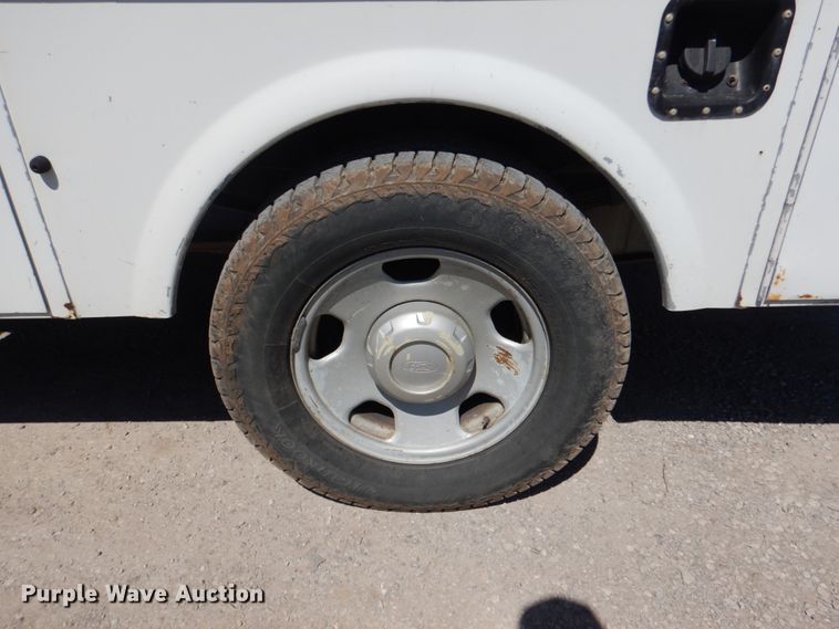 image for item DK5582 2006 Ford F350 Super Duty XL  utility bed pickup truck