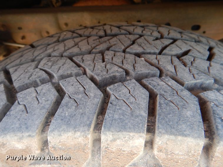 image for item DK5582 2006 Ford F350 Super Duty XL  utility bed pickup truck