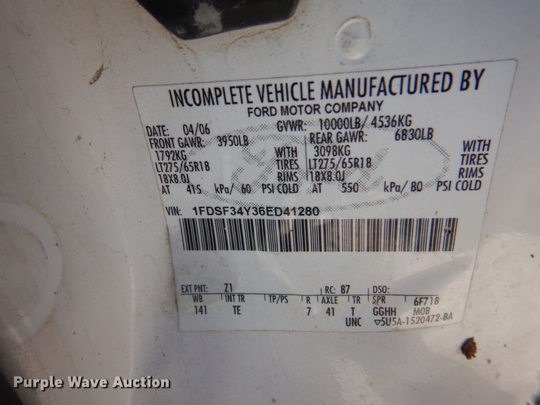 image for item DK5582 2006 Ford F350 Super Duty XL  utility bed pickup truck