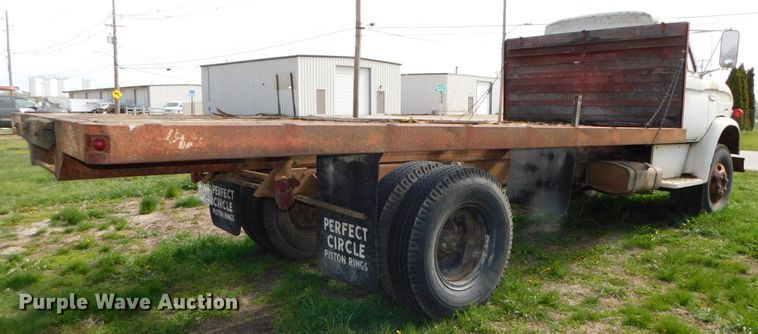 image for item DK8522 1966 Ford 600  flatbed truck
