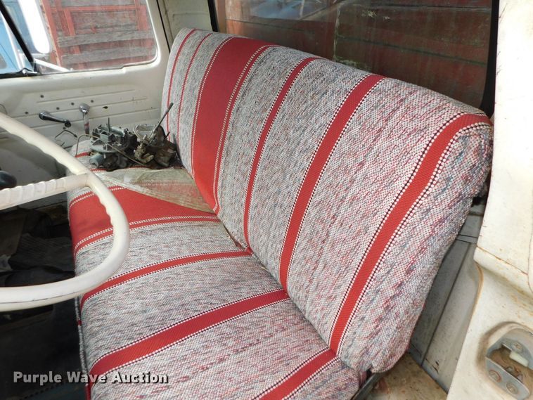 image for item DK8522 1966 Ford 600  flatbed truck