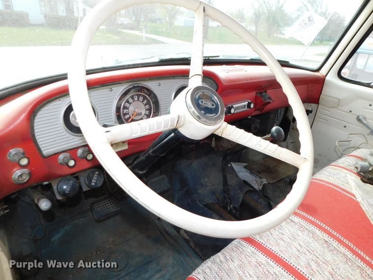 image for item DK8522 1966 Ford 600  flatbed truck