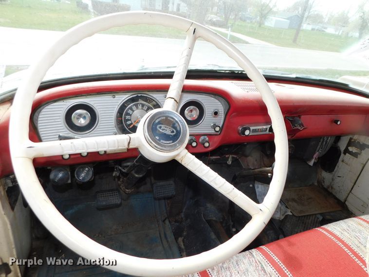 image for item DK8522 1966 Ford 600  flatbed truck