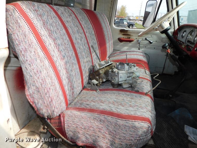 image for item DK8522 1966 Ford 600  flatbed truck