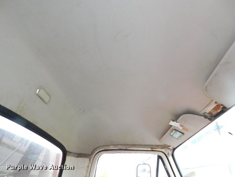 image for item DK8522 1966 Ford 600  flatbed truck