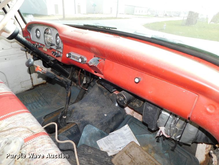 image for item DK8522 1966 Ford 600  flatbed truck