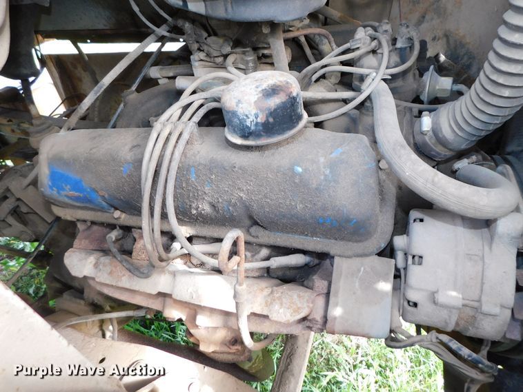 image for item DK8522 1966 Ford 600  flatbed truck