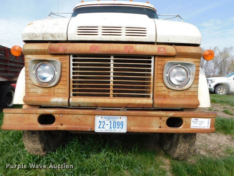 image for item DK8522 1966 Ford 600  flatbed truck