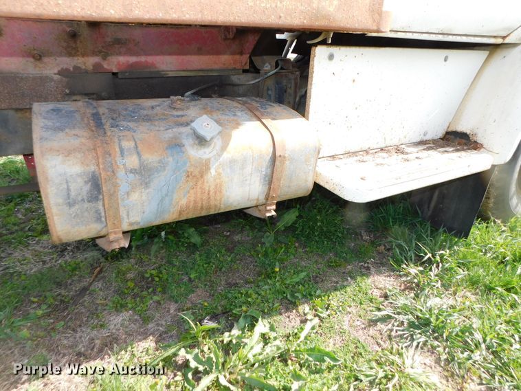 image for item DK8522 1966 Ford 600  flatbed truck