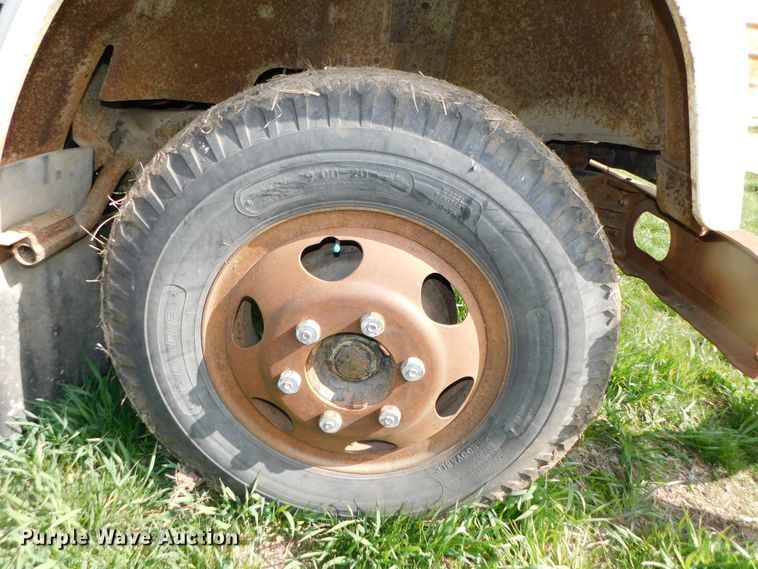 image for item DK8522 1966 Ford 600  flatbed truck