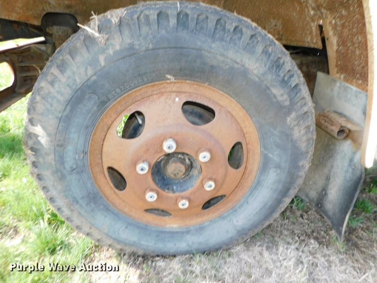 image for item DK8522 1966 Ford 600  flatbed truck