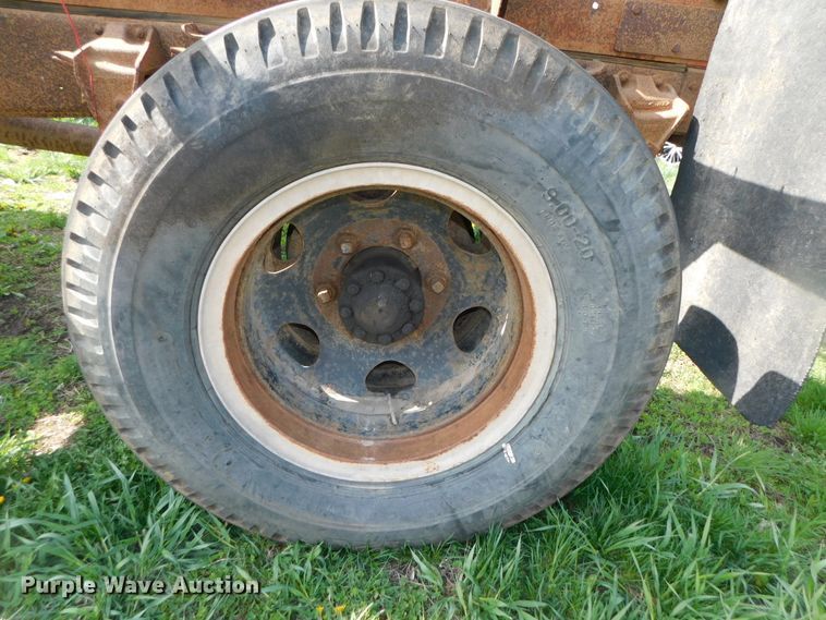 image for item DK8522 1966 Ford 600  flatbed truck