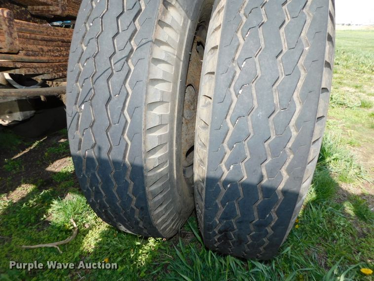 image for item DK8522 1966 Ford 600  flatbed truck