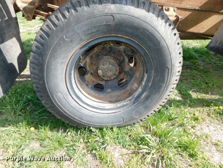 image for item DK8522 1966 Ford 600  flatbed truck