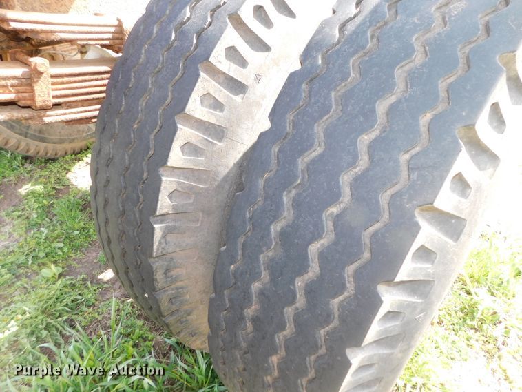 image for item DK8522 1966 Ford 600  flatbed truck