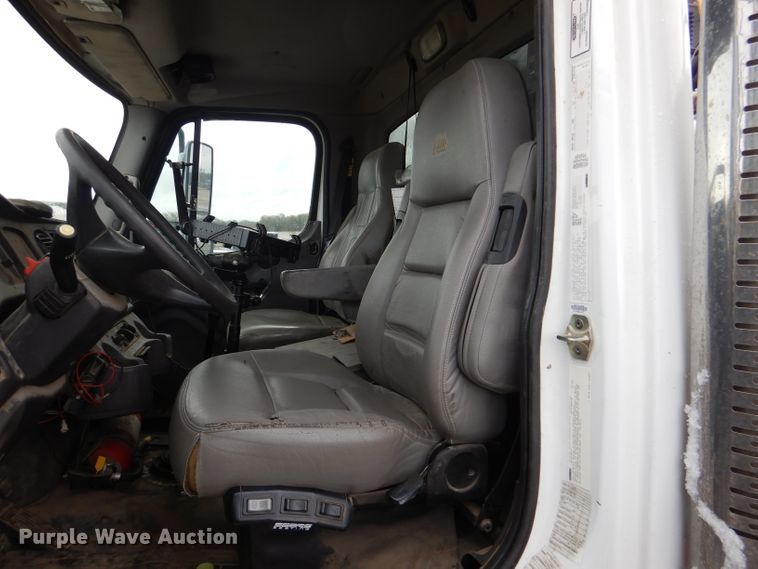 image for item DL2924 2006 Freightliner Business Class M2  utility / service truck