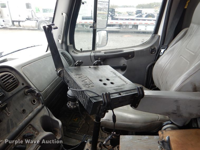 image for item DL2924 2006 Freightliner Business Class M2  utility / service truck