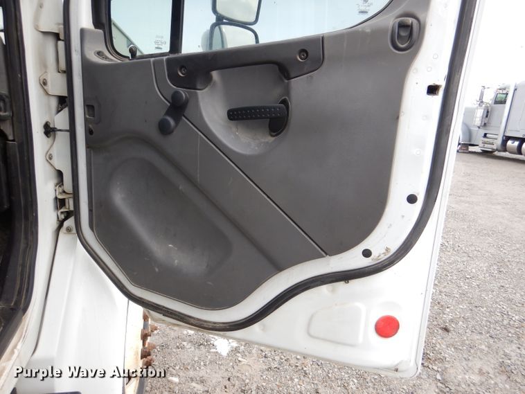 image for item DL2924 2006 Freightliner Business Class M2  utility / service truck