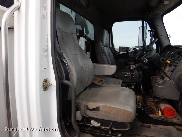 image for item DL2924 2006 Freightliner Business Class M2  utility / service truck