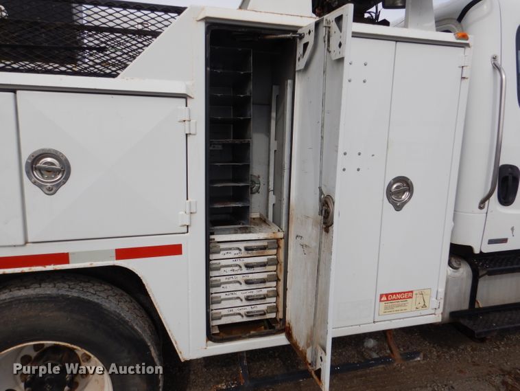 image for item DL2924 2006 Freightliner Business Class M2  utility / service truck