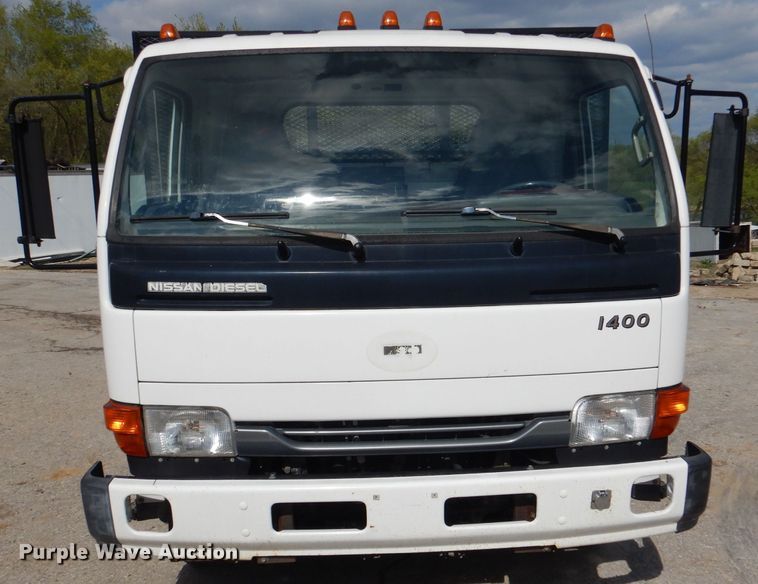image for item DL2992 2004 Nissan UD1400  flatbed truck