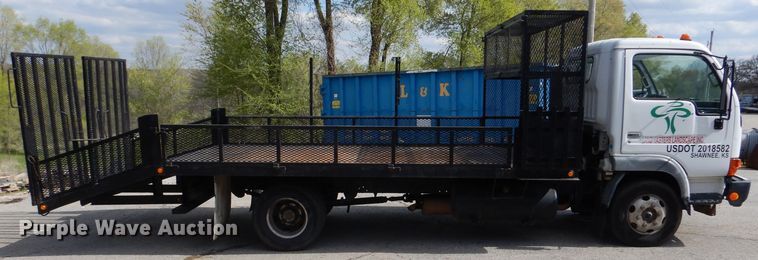 image for item DL2992 2004 Nissan UD1400  flatbed truck