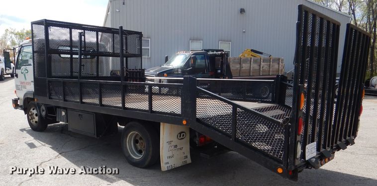 image for item DL2992 2004 Nissan UD1400  flatbed truck