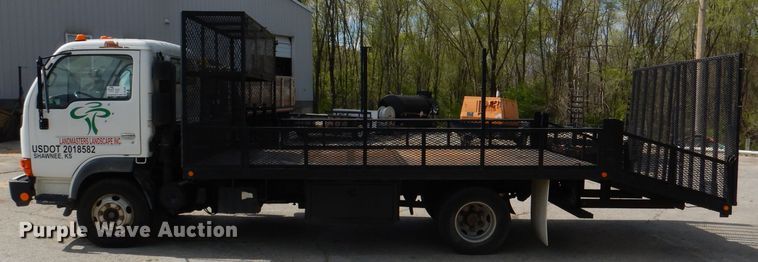 image for item DL2992 2004 Nissan UD1400  flatbed truck