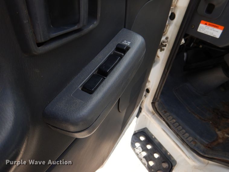 image for item DL2992 2004 Nissan UD1400  flatbed truck