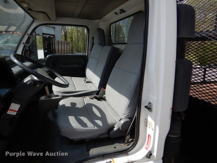 image for item DL2992 2004 Nissan UD1400  flatbed truck