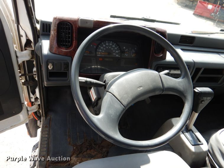 image for item DL2992 2004 Nissan UD1400  flatbed truck