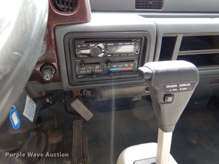 image for item DL2992 2004 Nissan UD1400  flatbed truck