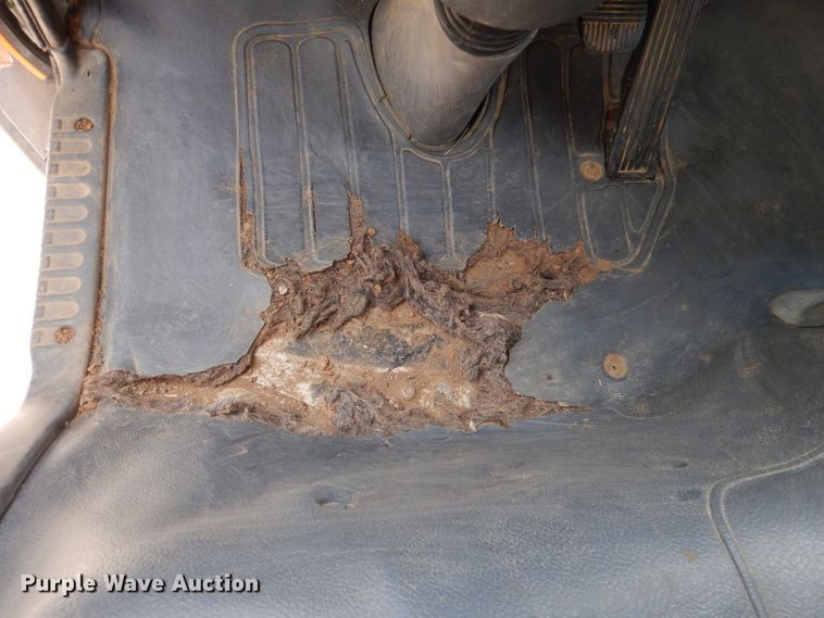 image for item DL2992 2004 Nissan UD1400  flatbed truck