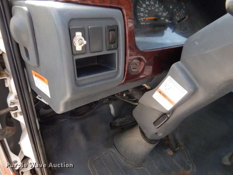 image for item DL2992 2004 Nissan UD1400  flatbed truck