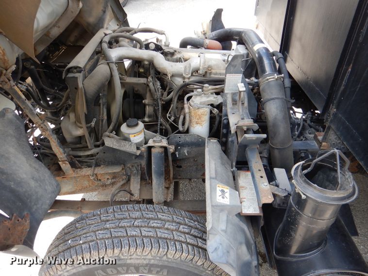 image for item DL2992 2004 Nissan UD1400  flatbed truck