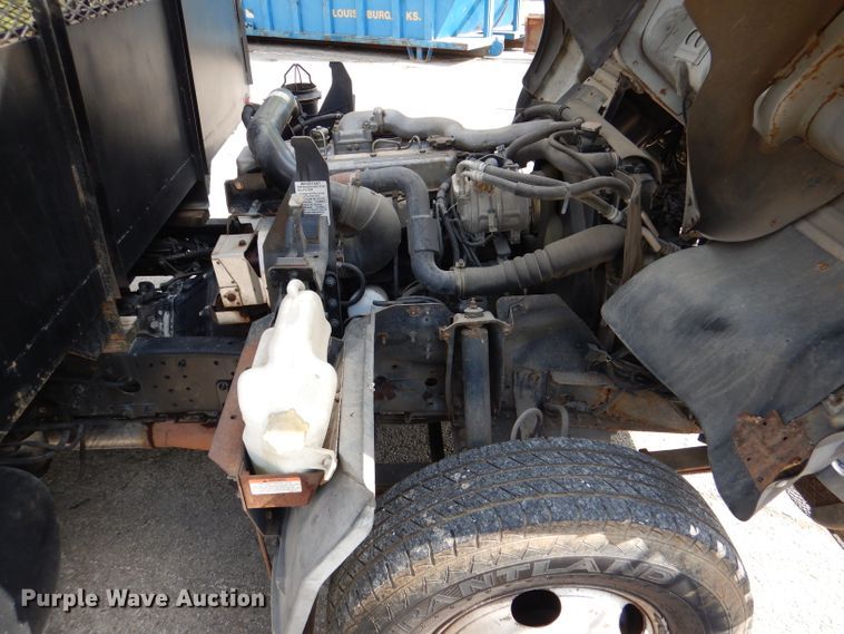 image for item DL2992 2004 Nissan UD1400  flatbed truck