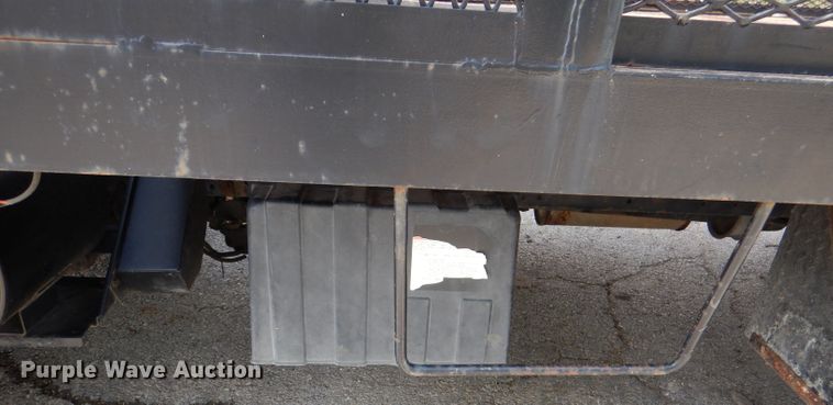 image for item DL2992 2004 Nissan UD1400  flatbed truck