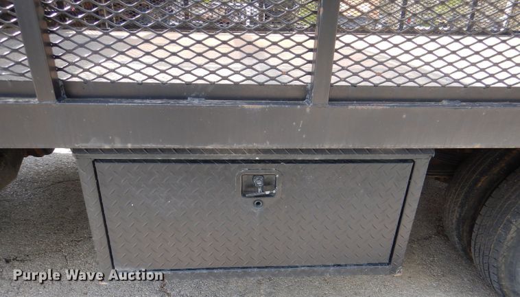 image for item DL2992 2004 Nissan UD1400  flatbed truck